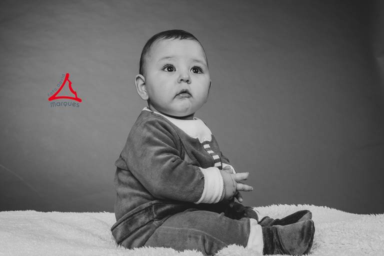 Sessão de Natal com bebé a preto e branco