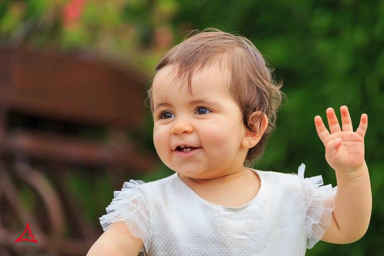 Valentina na sessão fotográfica nos jardins da quinta