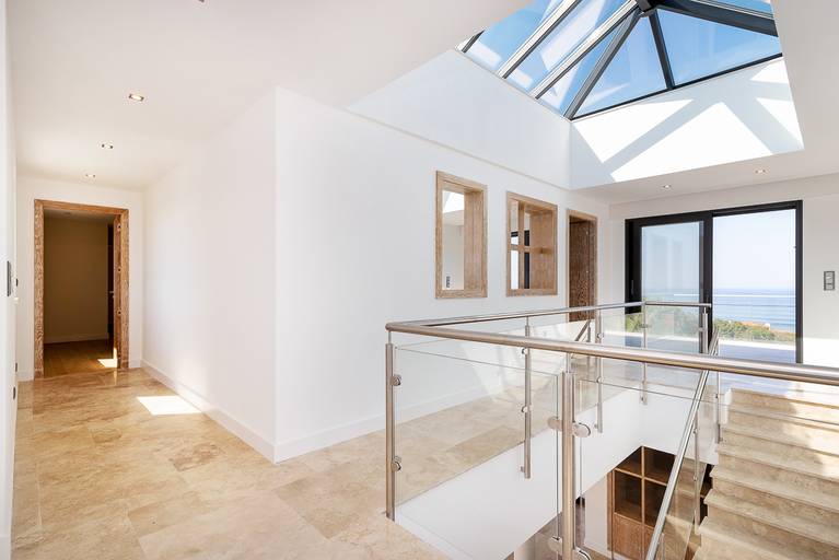 Real Estate, Praia das Maças