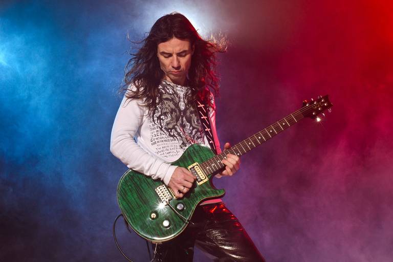 Frank Silva Solari,  Guitarrista