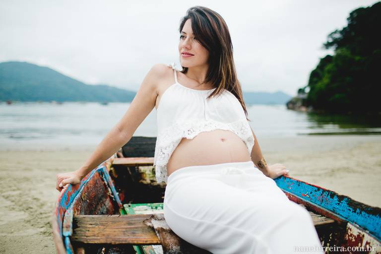 Fotografia gestante na praia 
