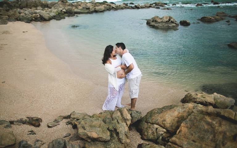 Fotografia gestante na praia Guarujá 
