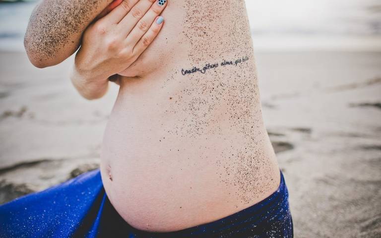 Ensaio gestante na praia 
