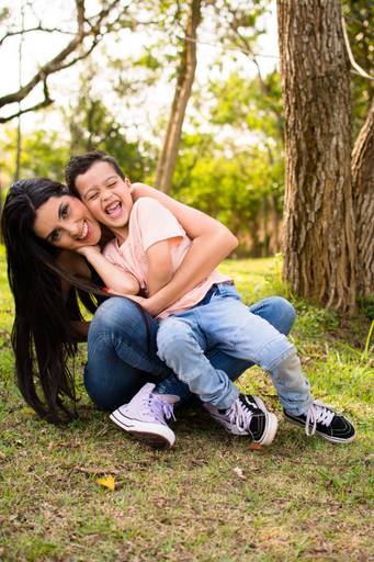 mae e filho no parque