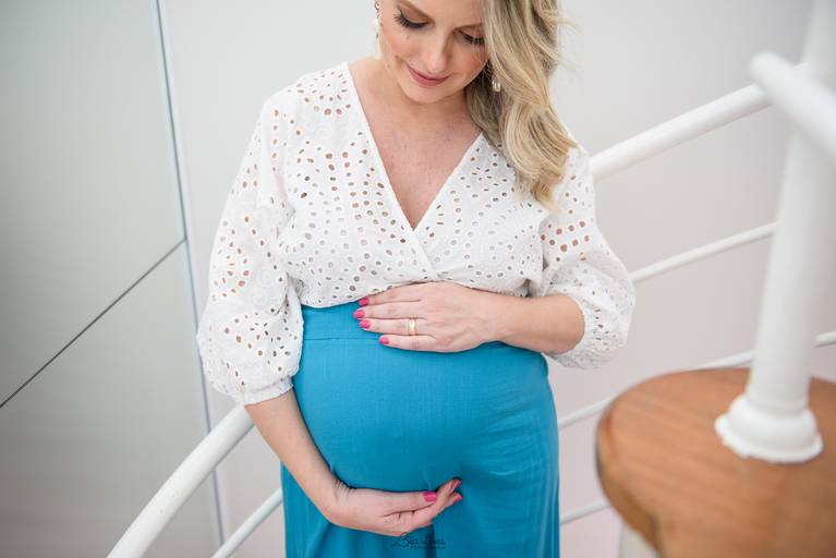 Ensaio gestante em casa minimalista Campinas Bia Lima 