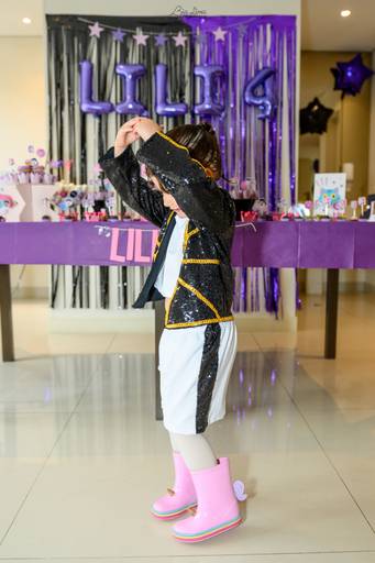 aniversario infantil huntrix guerreiras do kpop 
 bia lima fotografia