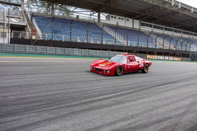 Fotografia de carros de corrida no autodromo de Interlagos em São Paulo