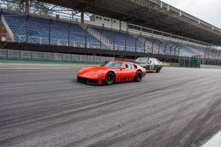 Fotografia de carros de corrida no autodromo de Interlagos em São Paulo