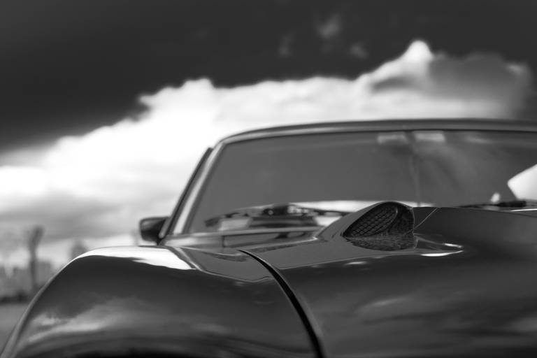 Fotografia de carro antigo Ford Maverick em preto e branco