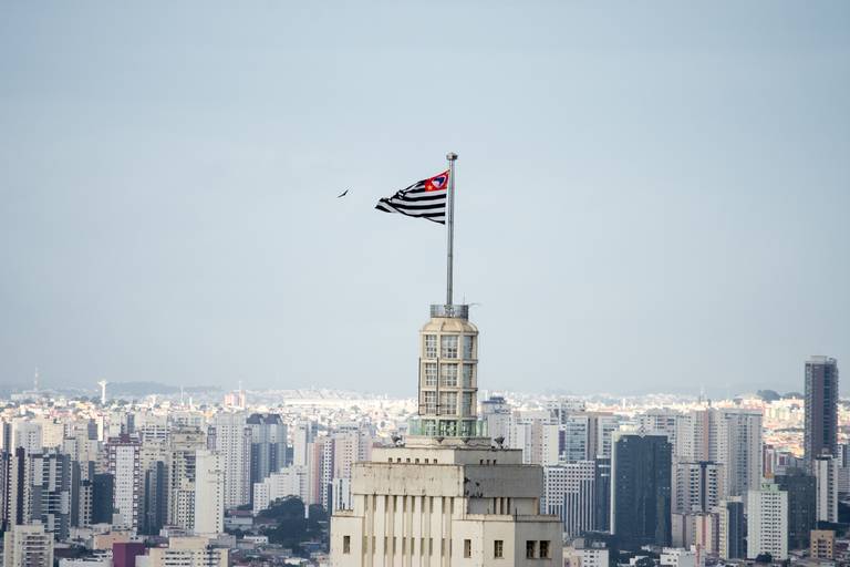 Autoral prédio Banespa fotografia perto e branco