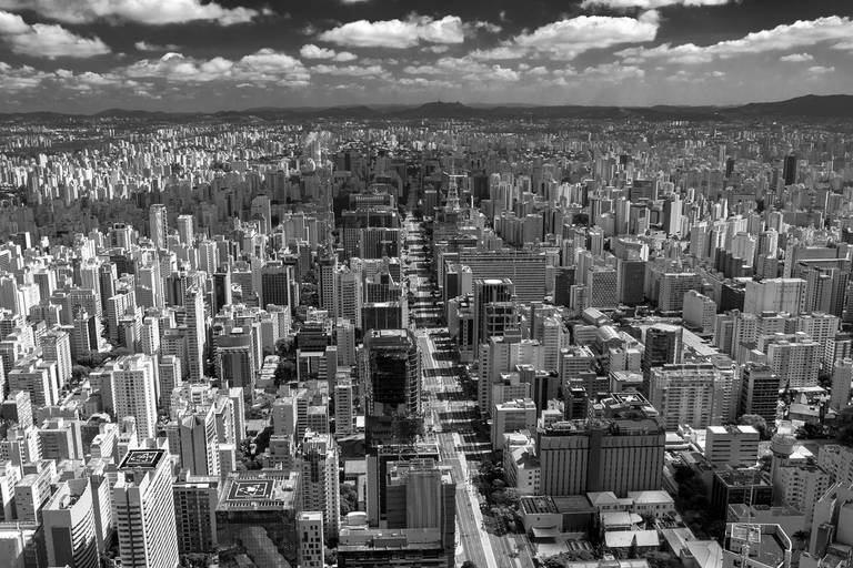 Fotografia aerea da paulista em preto e branco em São Paulo