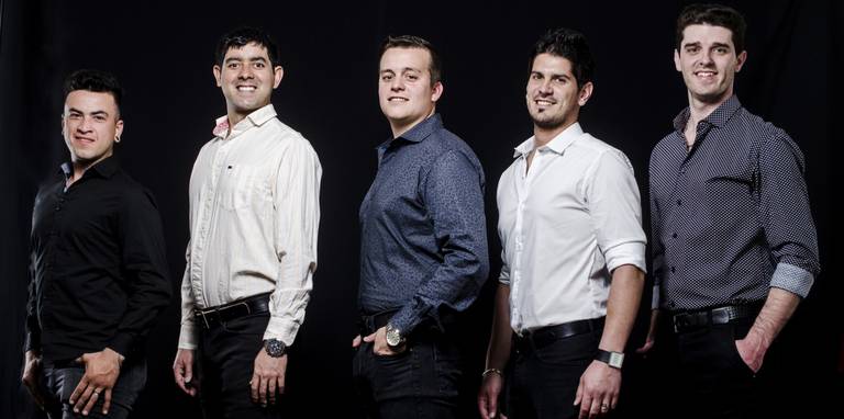 Los Quara lanzaron su disco y para ello hicimos fotos en estudio. Ahora estas fotos decoran su album.