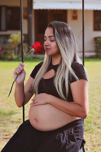 melhores-fotos-ensaio-gestante-winnie-rosa-fotografo-balanço-rosa vermelha-rj-fotos-diferentes-gravida- Ademir Mello-muro grafite-35-semanas-melhores-fotos-gestante-35 semanas-rj-fotografa-floriano-barra mansa-retrato-winnie-rosa-fotos