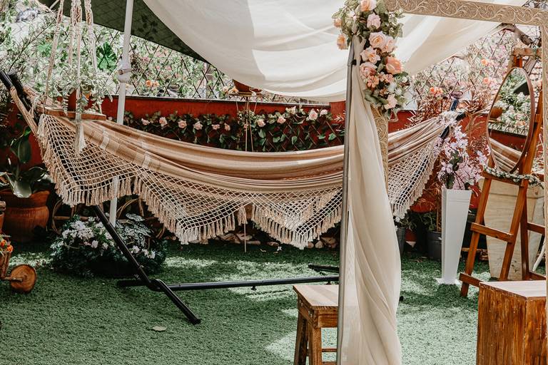 Cenário dia das mães 2025. Área externa
