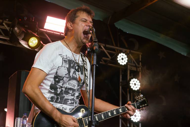 Imagens de Shows que Cativam o Público de Jundiaí e São Paulo