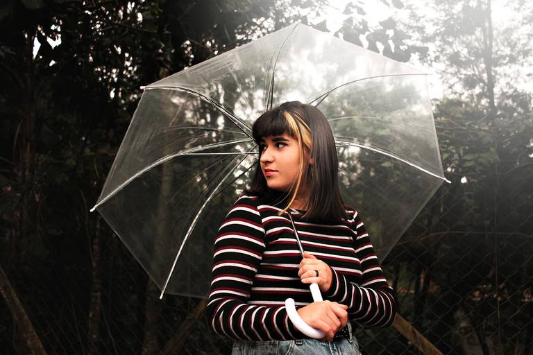 Ensaio feminino com guarda chuva em Campo Limpo Paulista