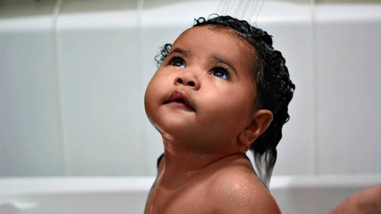 Fotos de ensaio fotográfico infantil banheira