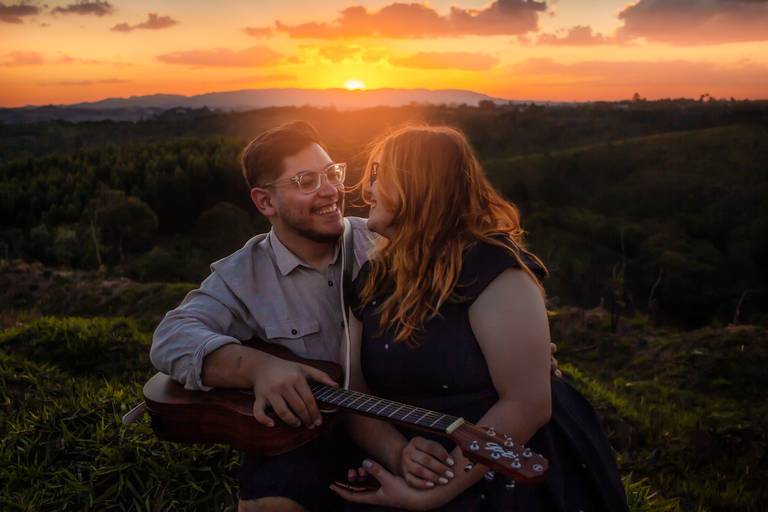 Ensaio de casal com fotos em paisagem em São Paulo