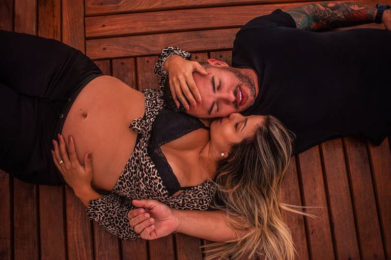 ensaio de gestante fotos com o marido em Campo Limpo Paulista