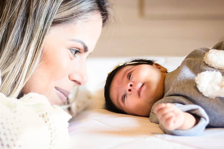 Fotografia de família em casa.