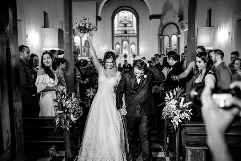 Saída dos noivos igreja