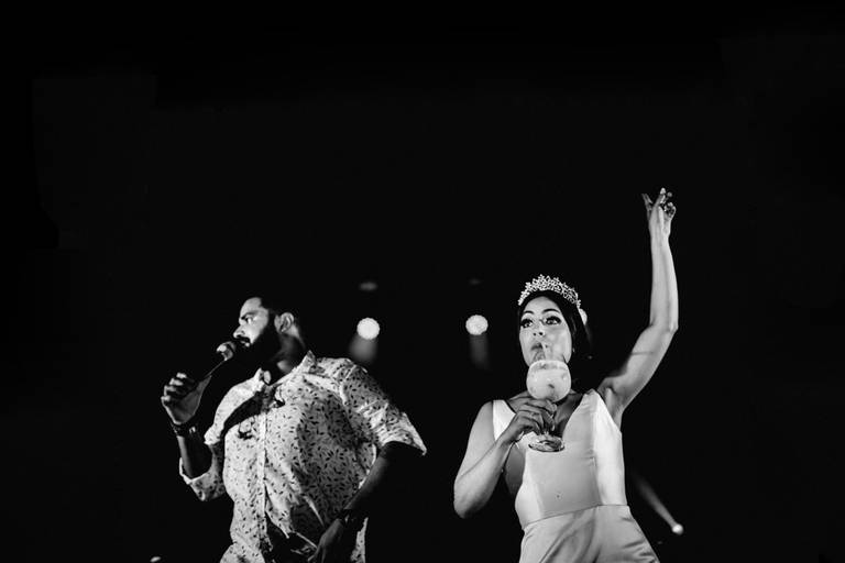 Noivos festa noiva dançando