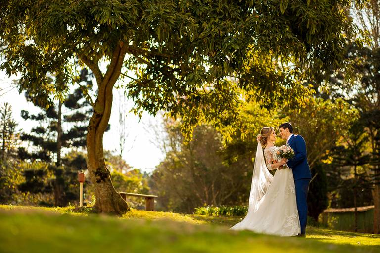 Noivos pós casamento pedra azul vargem alta