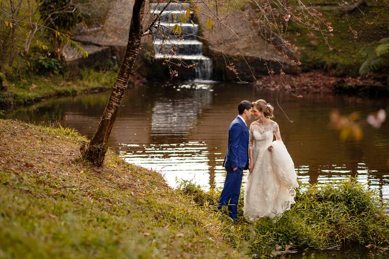 Noivos pós casamento pedra azul vargem alta