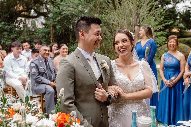 noivos na cerimônia 