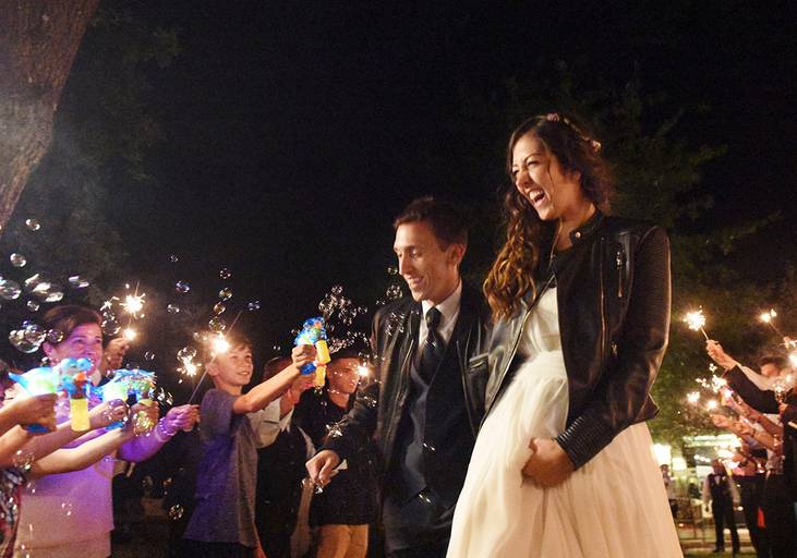 corte do bolo rock n roll noivos casaca de cabedal