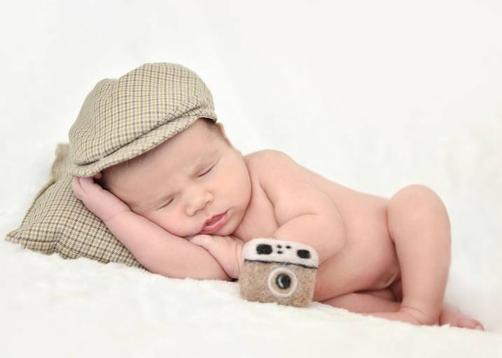 bebé a dormir pose com maquina fotográfica boina penafiel kryzphoto