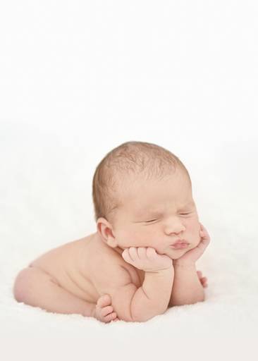 menino newborn recém nascido pose sapinho branco simples portugal kryzphoto