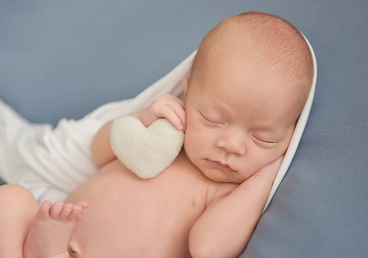 bebé sereno coração branco dormir tranquilo Penafiel