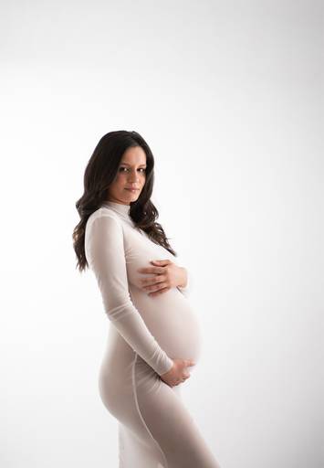 Sessão estúdio grávida 
fotografia vestido branco transparente