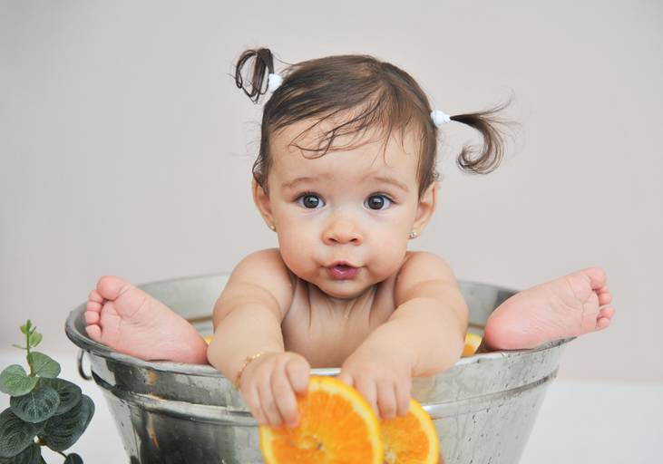 Sessão do banho laranjas fofinha