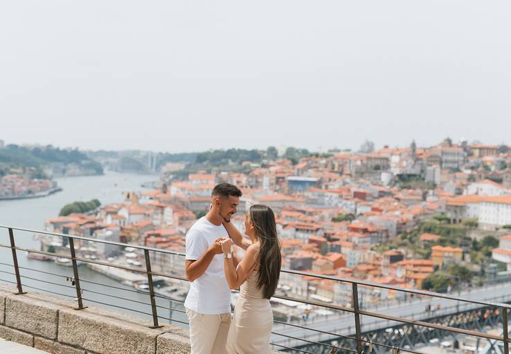Sessão solteiros na ribeira do porto 
