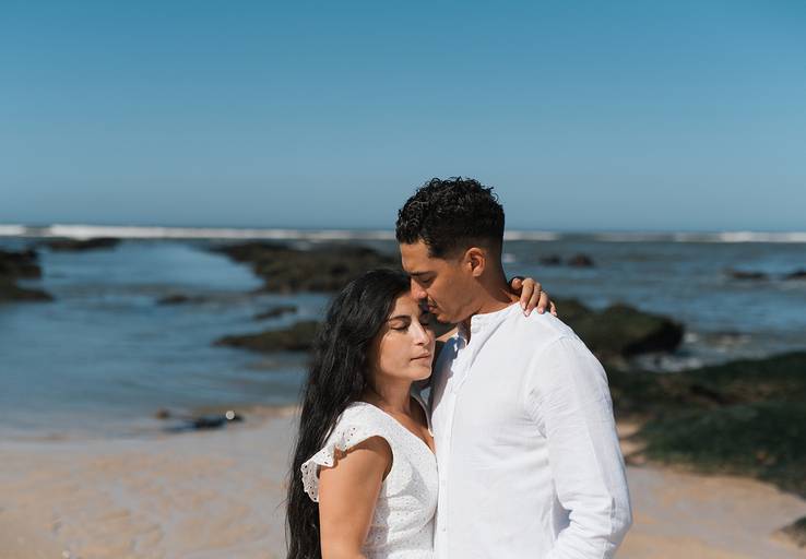 Sessão casal
Pele morena
Roupa branca
