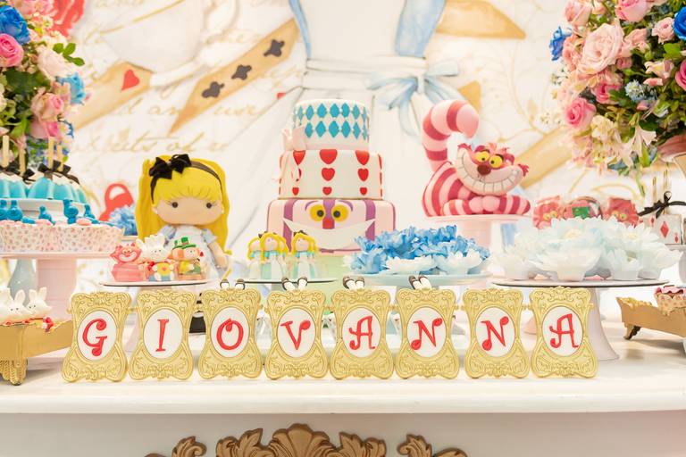 Decoração Alice no País das Maravilhas para festa de 1 ano