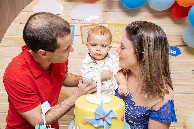 foto da hora do parabéns de festa infantil