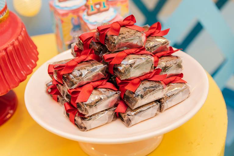 brownie recheado para festa infantil de 1 ano para decoração de circo