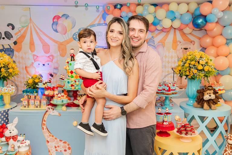 decoração de circo para festa de 1 ano de menino em cores pastéis 