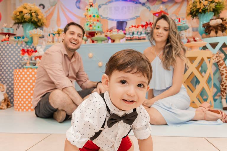 retrato de família em festa de 1 ano tema circo