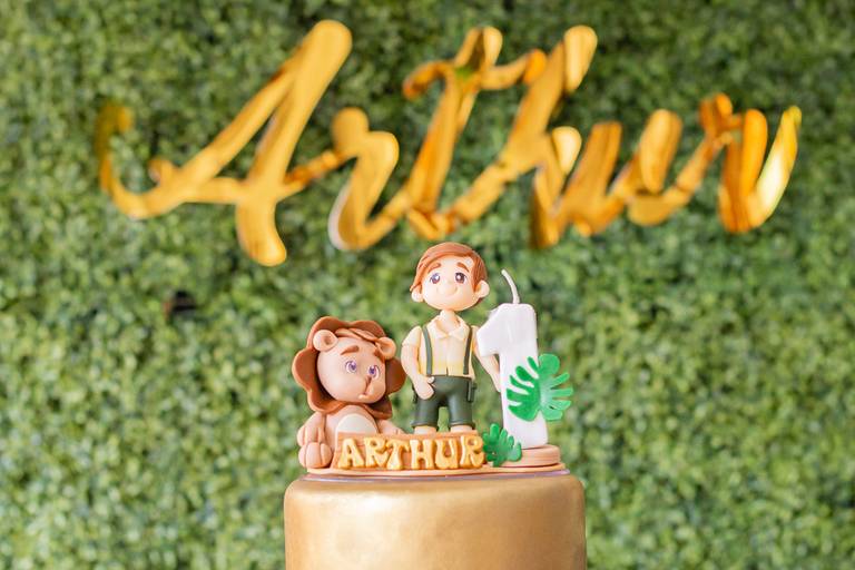 topo de bolo tema safari com vela de 1 ano para festa infantil