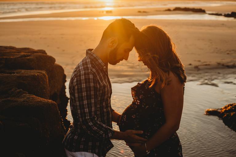 fotografia de maternidade, sessão fotografica gravida, gravidez, melhores fotografos de gravidas, melhores fotografos de familia de portugal, sessao por do sol, sessao praia