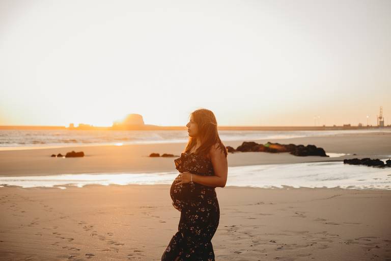 fotografia de maternidade, sessão fotografica gravida, gravidez, melhores fotografos de gravidas, melhores fotografos de familia de portugal, sessao por do sol, sessao praia
