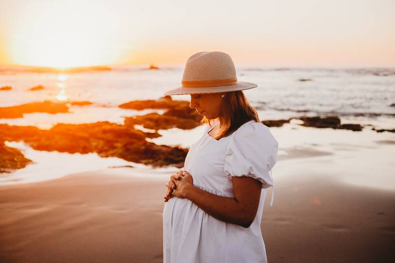 fotografia de maternidade, sessão fotografica gravida, gravidez, melhores fotografos de gravidas, melhores fotografos de familia de portugal, sessao por do sol, sessao praia