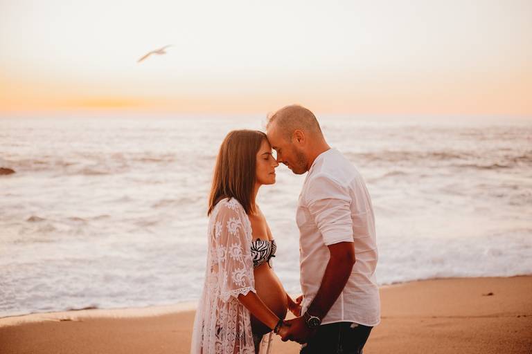 fotografia de maternidade, sessão fotografica gravida, gravidez, melhores fotografos de gravidas, melhores fotografos de familia de portugal, sessao por do sol, sessao praia