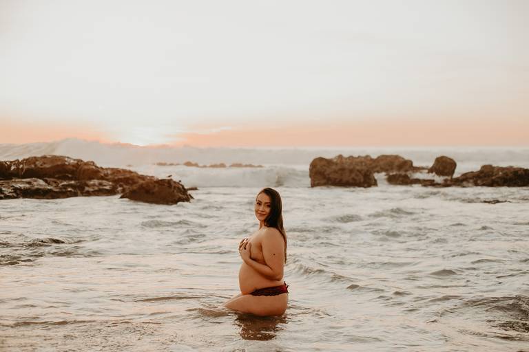 fotografica gravida, gravidez, melhores fotografos de gravidas, melhores fotografos de familia de portugal, sessao praia, sessao por do sol, golden hour