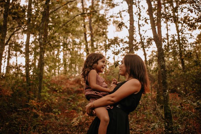 fotografia de familias, sessão fotografica familiar, melhores fotografos de familia, melhores fotografos de crianças de portugal, sessao por do sol, sessao bosque, 