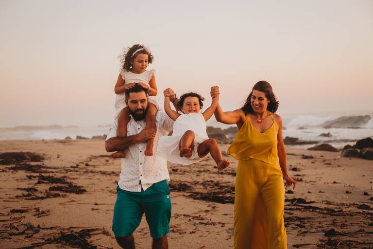 fotografia de familias, sessão fotografica familiar, melhores fotografos de familia, melhores fotografos de crianças de portugal, sessao por do sol, sessao praia